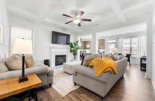 Auburn House | Modern Townhome in Auburn