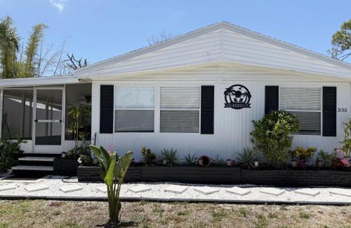 Grove City House | Modular Oasis - Tiki Bar - Fire Pit - Pet-Friendly