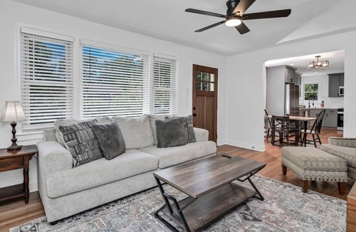 Rosewood House | Montgomery Rosewood Escape | Near USC
