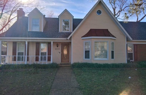 Southwind House | MONTHLY STAYS- 5 BR+ Extra Space Bed with Pool- Master Downstairs