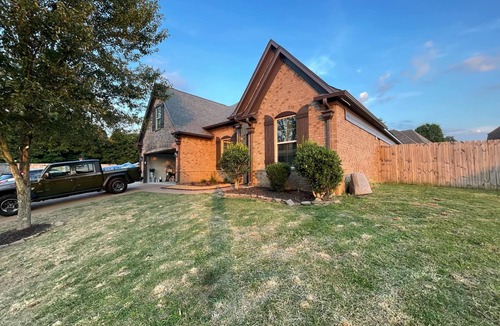 Cordova House | MONTHLY STAYS- Luxury 5 BR - Home with Lots of Space