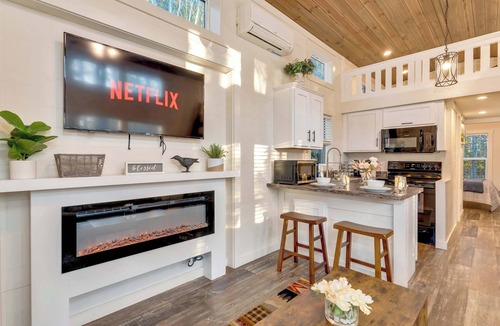 Mentone House | Moonlight at Mentone with Free Internet! Fire Pit