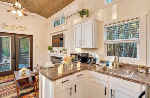 Mentone House | Moonlight at Mentone with Free Internet! Fire Pit
