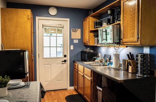 Smoky Mountains House | Moonlight Cottage - Romantic Smoky Mountain Cabin with Hot Tub & Community Pool