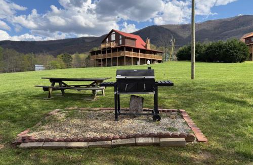 Sevierville House | Moonlight Cottage - Your Romantic & Scenic Escape
