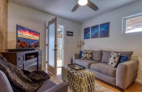 Sevierville House | Moonlight Cottage - Your Romantic & Scenic Escape