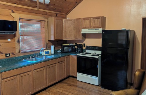 Waynesville Cabin | Moose Crossing Log Cabins, Waynesville N C 1/2 mile to Blue Ridge Pkwy.