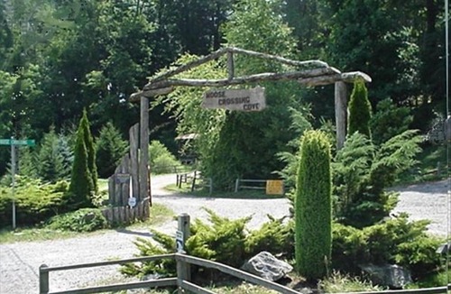 Waynesville Cabin | Moose Crossing Log Cabins, Waynesville N C 1/2 mile to Blue Ridge Pkwy.