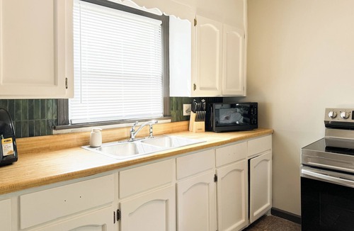 Gallatin House | More Space than Hotel - King Bed/Bunk Bed/Laundry - 29mi to Nashville