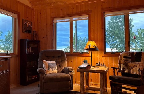 Lake Linden Cottage | Morning Glory Lakeside Cabin: Sun, Sand, and Lake Life – Perfect Summer Days