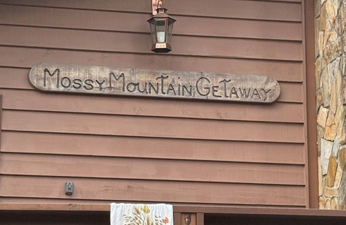 Murphy Cabin | Mossy Mountain Getaway in the peaceful Smokey Mountains