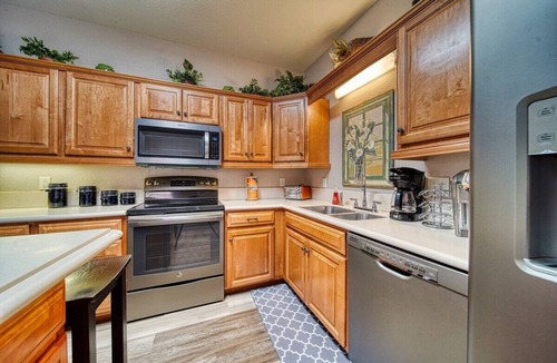Hiawassee House | Mossy Oaks Manor - Pool Table- Fireplace