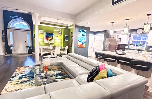 Jeffersontown House | Most Unique Eclectic Stay w/Hot Tub in Louisville