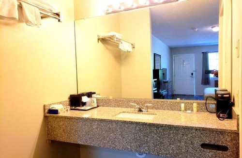 Calhoun Hotel | Motel 103