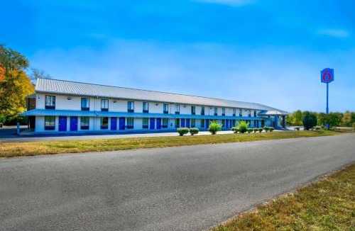 Clarksville Hotel | Motel 6 Jeffersonville, IN