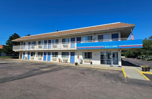 Mitchell Hotel | Motel 6-Mitchell, SD