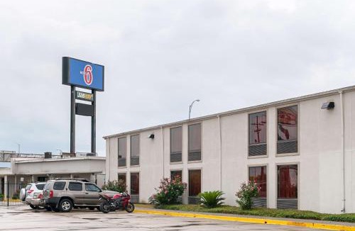 Desire Area Hotel | Motel 6-New Orleans, LA - Near Downtown