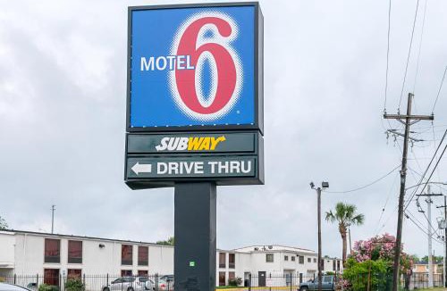 Desire Area Hotel | Motel 6-New Orleans, LA - Near Downtown