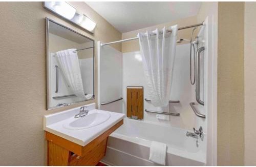 Pelham Hotel | Motel 6 Suites Birmingham Pelham, AL