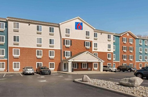Sharonville Hotel | Motel 6 Suites Cincinnati Sharonville, OH
