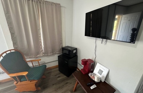 Isabella Apartment | Motel Room 1A with Bar & Grill and Laundromat