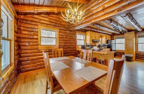 Waterfall House | Motorsports, Lake Days & Hikes! Cabin in Waterfall