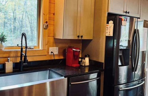 Flat Rock Cabin | Mountain Cabin & Creek-Front Nature Retreat – NC