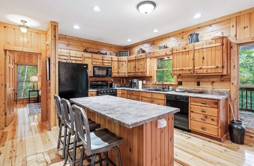 Ellijay Cabin | Mountain Cabin with fire-pit, game room and fireplace & hot tub! 4BR 4 bathroom
