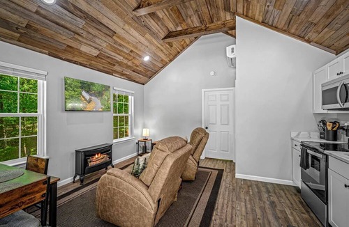 Fort Payne Cabin | Mountain Cabin with Fire Pit & Forest View Porch in Fort Payne, Alabama
