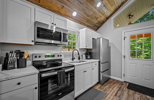 Fort Payne Cabin | Mountain Cabin with Fire Pit & Forest View Porch in Fort Payne, Alabama