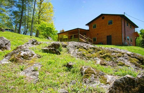 Sevierville Ski Chalet | Mountain Creek View- Fire pit, Creek, Arcade game, pool table, arcade basketball