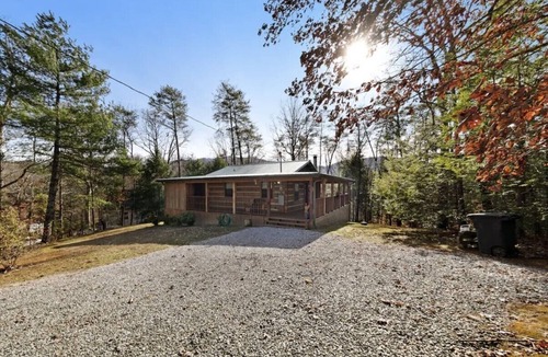 Townsend Cabin | Mountain Dreams ~ Your very own private and rustic mountain retreat!