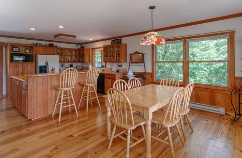 Cullowhee House | Mountain Getaway~Hot Tub~Fire Pit~Lake Glenville ~Fully Equipped Kitchen