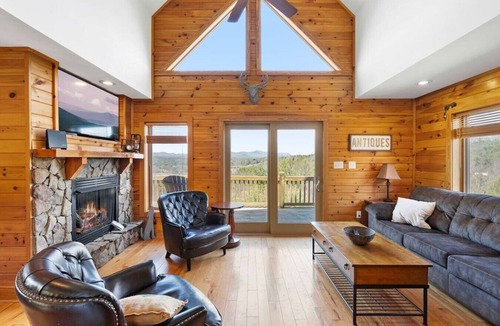 Fleetwood House | Mountain Getaway near Boone, Hot Tub, and Gorgeous Views!
