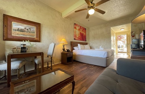 Mount Ida Hotel | Mountain Harbor King Guest Room on Lake Ouachita by RedAwning