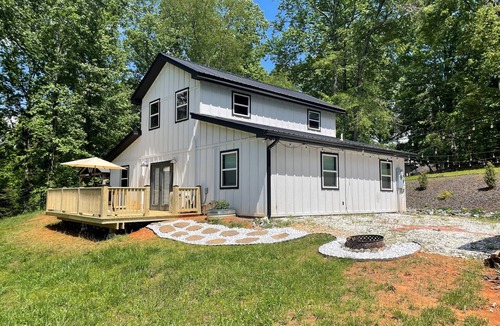 Young Harris House | Mountain/Lake Escape in Lake Chatuge
