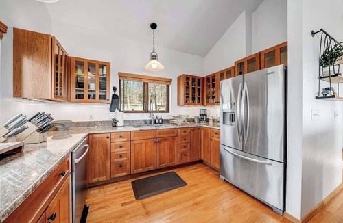 Kabletown Cabin | Mountain Luxury - Hot Tub, Amazing Views & More!