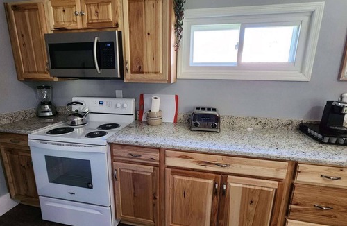 Saint Andrews House | Mountain Point of View Cottage - 15 Minutes from the Caverns!