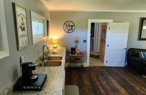 Saint Andrews House | Mountain Point of View Cottage - 15 Minutes from the Caverns!