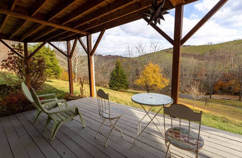 Village on the New Cabin | Mountain Retreat in West Jefferson