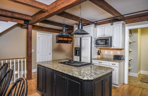 Waterfront Greens House | Mountain Splendor | Great Location, Amenities!