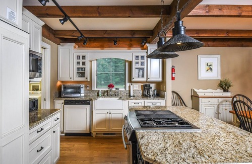 Waterfront Greens House | Mountain Splendor | Great Location, Amenities!