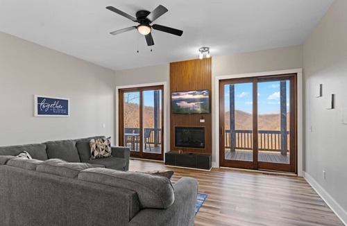 Sylva Condo | Mountain Stay, King Suite, Fireplace, and Mountain Views!