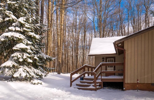 Timberline House | Mountain Treat - 504 Bobcat Road Mountain Treat - Lake Access, Pet Friendly, Hot Tub