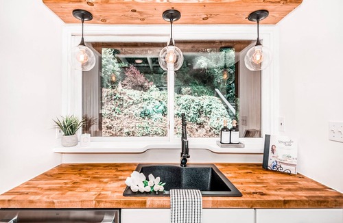 Vein Mountain House | Mountain view cabin w/hot tub, fire pit, pet friendly in Marion, near Asheville