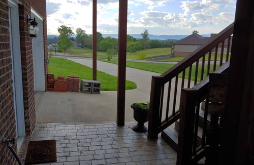 Maryville House | Mountain View Getaway