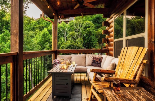 Chalet Village North Cabin | Mountain View l 3mi to Gatlinburg l Hot Tub l Game Room l Pack N Play