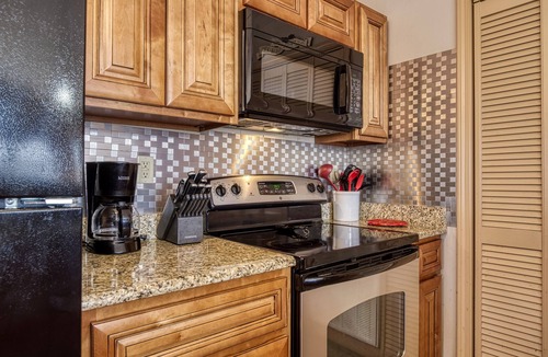 Sevierville Ski Chalet | Mountain view Setting-Outdoor pool access-spa shower-pooltable-Hot tub
