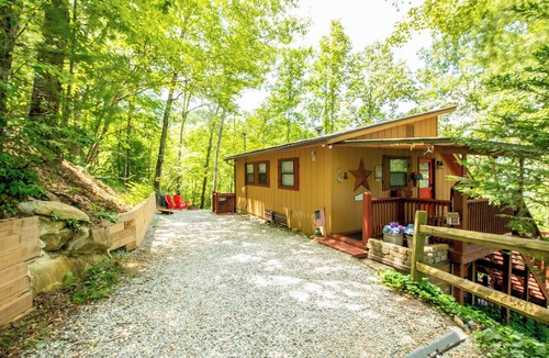 Almond Cottage | Mountain Views Hot Tub Near Bryson City
