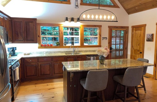 Sapphire House | Mountain Views, Hot Tub & Resort Amenities in Sapphire, NC